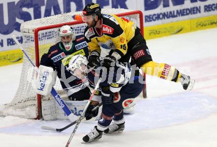 EBEL. Eishockey Bundesliga. EC VSV gegen UPC Vienna Capitals. Markus Schlacher, Jean Philippe Lamoureux, (VSV), Danny Bois  (Caps). Villach, am 17.11.2015.
Foto: Kuess 


---
pressefotos, pressefotografie, kuess, qs, qspictures, sport, bild, bilder, bilddatenbank