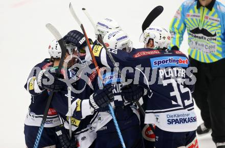 EBEL. Eishockey Bundesliga. EC VSV gegen UPC Vienna Capitals. Torjubel Stefan Bacher, Ryan McKiernan, Patrick Platzer, Brock McBride, Daniel Nageler (VSV). Villach, am 17.11.2015.
Foto: Kuess 


---
pressefotos, pressefotografie, kuess, qs, qspictures, sport, bild, bilder, bilddatenbank