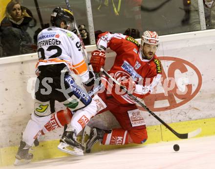 EBEL. Eishockey Bundesliga. KAC gegen 	Moser Medical Graz 99ers. Jean Francois Jacques,  (KAC), Clemens Unterweger (Graz). Klagenfurt, am 17.11.2015.
Foto: Kuess

---
pressefotos, pressefotografie, kuess, qs, qspictures, sport, bild, bilder, bilddatenbank