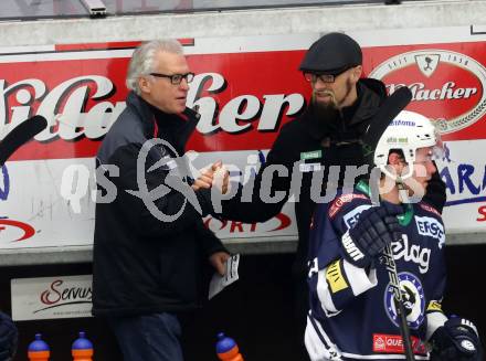 EBEL. Eishockey Bundesliga. EC VSV gegen UPC Vienna Capitals. Jubel Trainer Greg Holst, Co-Trainer Markus Peintner (VSV). Villach, am 17.11.2015.
Foto: Kuess 


---
pressefotos, pressefotografie, kuess, qs, qspictures, sport, bild, bilder, bilddatenbank