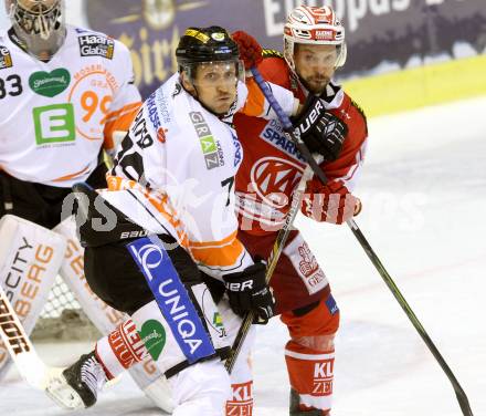 EBEL. Eishockey Bundesliga. KAC gegen 	Moser Medical Graz 99ers. Thomas Koch,  (KAC), Philipp Pinter (Graz). Klagenfurt, am 17.11.2015.
Foto: Kuess

---
pressefotos, pressefotografie, kuess, qs, qspictures, sport, bild, bilder, bilddatenbank