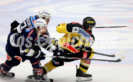 EBEL. Eishockey Bundesliga. EC VSV gegen UPC Vienna Capitals. Eric Hunter, Markus Schlacher, (VSV), Jonathan Ferland  (Caps). Villach, am 17.11.2015.
Foto: Kuess 


---
pressefotos, pressefotografie, kuess, qs, qspictures, sport, bild, bilder, bilddatenbank