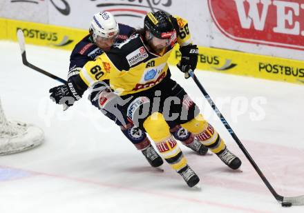 EBEL. Eishockey Bundesliga. EC VSV gegen UPC Vienna Capitals. Brock McBride,  (VSV), Troy Milam (Caps). Villach, am 17.11.2015.
Foto: Kuess 


---
pressefotos, pressefotografie, kuess, qs, qspictures, sport, bild, bilder, bilddatenbank