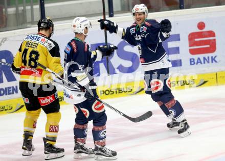 EBEL. Eishockey Bundesliga. EC VSV gegen UPC Vienna Capitals. Torjubel Daniel Nageler, Matt Kelly (VSV). Villach, am 17.11.2015.
Foto: Kuess 


---
pressefotos, pressefotografie, kuess, qs, qspictures, sport, bild, bilder, bilddatenbank