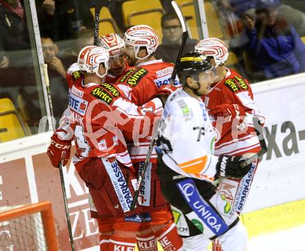 EBEL. Eishockey Bundesliga. KAC gegen 	Moser Medical Graz 99ers. Torjubel Jean Francois Jacques, Thomas Hundertpfund, Jamie Lundmark (KAC), (Graz). Klagenfurt, am 17.11.2015.
Foto: Kuess

---
pressefotos, pressefotografie, kuess, qs, qspictures, sport, bild, bilder, bilddatenbank