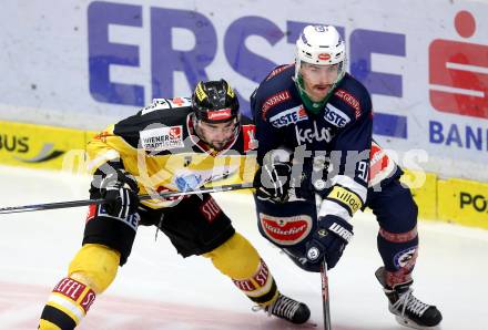 EBEL. Eishockey Bundesliga. EC VSV gegen UPC Vienna Capitals. Miha Verlic, (VSV), Klemen Pretnar  (Caps). Villach, am 17.11.2015.
Foto: Kuess 


---
pressefotos, pressefotografie, kuess, qs, qspictures, sport, bild, bilder, bilddatenbank