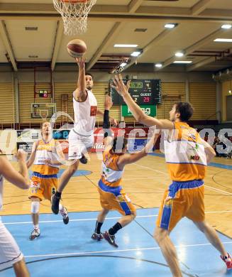 Basketball 2. Bundesliga 2015/16 Grunddurchgang 9.Runde.  Woerthersee Piraten gegen BBU Salzburg. Daniel Gspandl, (Woerthersee Piraten), Lorenz Rattey (BBU Salzburg). Klagenfurt, am 21.11.2015.
Foto: Kuess
---
pressefotos, pressefotografie, kuess, qs, qspictures, sport, bild, bilder, bilddatenbank