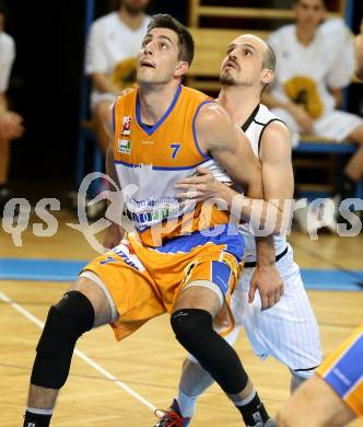 Basketball 2. Bundesliga 2015/16 Grunddurchgang 9.Runde.  Woerthersee Piraten gegen BBU Salzburg. Christian Mueller,  (Woerthersee Piraten), Jamie Kohn (BBU Salzburg). Klagenfurt, am 21.11.2015.
Foto: Kuess
---
pressefotos, pressefotografie, kuess, qs, qspictures, sport, bild, bilder, bilddatenbank