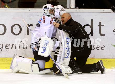 EBEL. Eishockey Bundesliga. KAC gegen 	VSV. Jean Philippe Lamoureux, verletzt (VSV). Klagenfurt, am 22.11.2015.
Foto: Kuess

---
pressefotos, pressefotografie, kuess, qs, qspictures, sport, bild, bilder, bilddatenbank