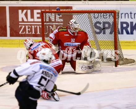 EBEL. Eishockey Bundesliga. KAC gegen 	VSV. Bernd Brueckler, Thomas Poeck, (KAC), David Kreuter  (VSV). Klagenfurt, am 22.11.2015.
Foto: Kuess

---
pressefotos, pressefotografie, kuess, qs, qspictures, sport, bild, bilder, bilddatenbank