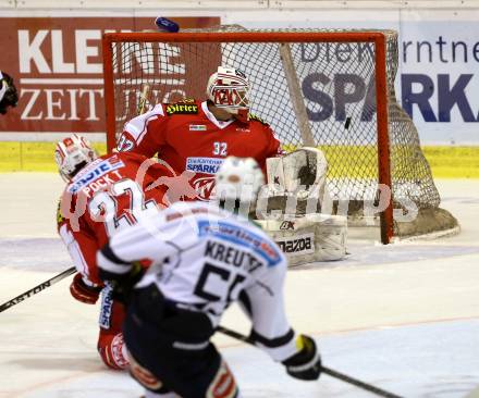 EBEL. Eishockey Bundesliga. KAC gegen 	VSV. Bernd Brueckler, Thomas Poeck, (KAC), David Kreuter  (VSV). Klagenfurt, am 22.11.2015.
Foto: Kuess

---
pressefotos, pressefotografie, kuess, qs, qspictures, sport, bild, bilder, bilddatenbank