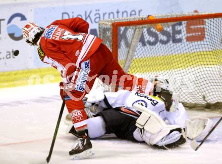 EBEL. Eishockey Bundesliga. KAC gegen 	VSV. Manuel Ganahl,  (KAC), Jean Philippe Lamoureux (VSV). Klagenfurt, am 22.11.2015.
Foto: Kuess

---
pressefotos, pressefotografie, kuess, qs, qspictures, sport, bild, bilder, bilddatenbank