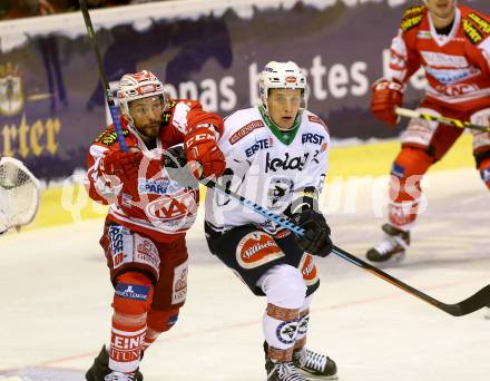 EBEL. Eishockey Bundesliga. KAC gegen 	VSV. Thomas Koch, (KAC), Nico Brunner (VSV). Klagenfurt, am 22.11.2015.
Foto: Kuess

---
pressefotos, pressefotografie, kuess, qs, qspictures, sport, bild, bilder, bilddatenbank