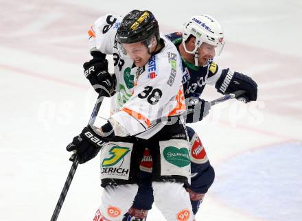 EBEL. Eishockey Bundesliga. EC VSV gegen Moser Medical Graz 99ers.  Markus Schlacher,  (VSV), Morten Poulsen (Graz). Villach, am 24.11.2015.
Foto: Kuess 


---
pressefotos, pressefotografie, kuess, qs, qspictures, sport, bild, bilder, bilddatenbank