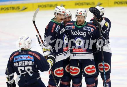 EBEL. Eishockey Bundesliga. EC VSV gegen Moser Medical Graz 99ers.  Torjubel Rick Schofield, Miha Verlic, Daniel Nageler, Valentin Leiler, Ryan McKiernan (VSV). Villach, am 24.11.2015.
Foto: Kuess 


---
pressefotos, pressefotografie, kuess, qs, qspictures, sport, bild, bilder, bilddatenbank