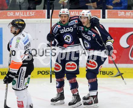 EBEL. Eishockey Bundesliga. EC VSV gegen Moser Medical Graz 99ers.  Torjubel Nico Brunner, Valentin Leiler (VSV). Villach, am 24.11.2015.
Foto: Kuess 


---
pressefotos, pressefotografie, kuess, qs, qspictures, sport, bild, bilder, bilddatenbank