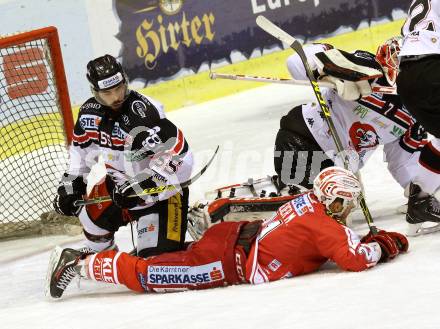 EBEL. Eishockey Bundesliga. KAC gegen 	HC Orli Znojmo. Manuel Geier, (KAC),  Martin Baca (Znojmo). Klagenfurt, am 24.11.2015.
Foto: Kuess

---
pressefotos, pressefotografie, kuess, qs, qspictures, sport, bild, bilder, bilddatenbank