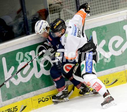 EBEL. Eishockey Bundesliga. EC VSV gegen Moser Medical Graz 99ers.  Brock McBride, (VSV), Kevin Mitchell  (Graz). Villach, am 24.11.2015.
Foto: Kuess 


---
pressefotos, pressefotografie, kuess, qs, qspictures, sport, bild, bilder, bilddatenbank