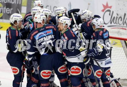 EBEL. Eishockey Bundesliga. EC VSV gegen Moser Medical Graz 99ers.  Jubel (VSV). Villach, am 24.11.2015.
Foto: Kuess 


---
pressefotos, pressefotografie, kuess, qs, qspictures, sport, bild, bilder, bilddatenbank