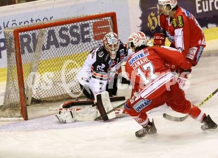 EBEL. Eishockey Bundesliga. KAC gegen 	HC Orli Znojmo. Manuel Ganahl,  (KAC), Patrik Nechvatal (Znojmo). Klagenfurt, am 24.11.2015.
Foto: Kuess

---
pressefotos, pressefotografie, kuess, qs, qspictures, sport, bild, bilder, bilddatenbank