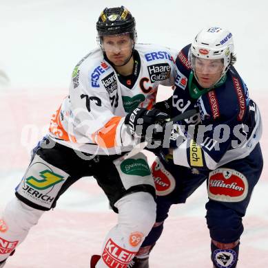 EBEL. Eishockey Bundesliga. EC VSV gegen Moser Medical Graz 99ers.  Brock McBride, (VSV), Philipp Pinter (Graz). Villach, am 24.11.2015.
Foto: Kuess 


---
pressefotos, pressefotografie, kuess, qs, qspictures, sport, bild, bilder, bilddatenbank