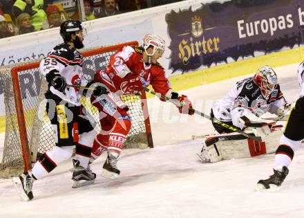 EBEL. Eishockey Bundesliga. KAC gegen 	HC Orli Znojmo. Manuel Geier, (KAC), Martin Baca, Patrik Nechvatal (Znojmo). Klagenfurt, am 24.11.2015.
Foto: Kuess

---
pressefotos, pressefotografie, kuess, qs, qspictures, sport, bild, bilder, bilddatenbank