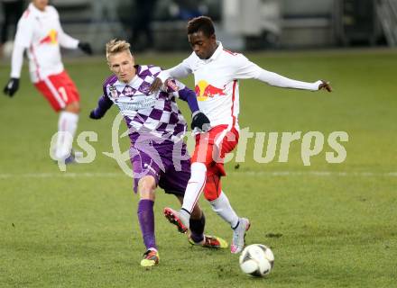 Fussball Sky go Erste Liga. SK Austria Klagenfurt gegen FC Liefering.  Matthias Koch,  (Klagenfurt), David Atanga (Liefering). Klagenfurt, am 27.11.2015.
Foto: Kuess
---
pressefotos, pressefotografie, kuess, qs, qspictures, sport, bild, bilder, bilddatenbank