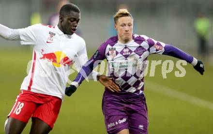 Fussball Sky go Erste Liga. SK Austria Klagenfurt gegen FC Liefering.  Fabian Miesenboeck,  (Klagenfurt), Dayotchanculle Upamecano (Liefering). Klagenfurt, am 27.11.2015.
Foto: Kuess
---
pressefotos, pressefotografie, kuess, qs, qspictures, sport, bild, bilder, bilddatenbank