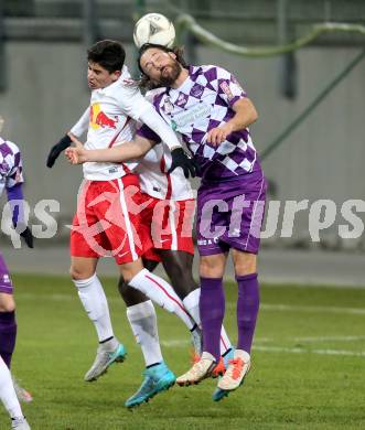 Fussball Sky go Erste Liga. SK Austria Klagenfurt gegen FC Liefering.  Mattias Sereinig, (Klagenfurt), Luan Leite Da Silva  (Liefering). Klagenfurt, am 27.11.2015.
Foto: Kuess
---
pressefotos, pressefotografie, kuess, qs, qspictures, sport, bild, bilder, bilddatenbank