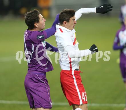 Fussball Sky go Erste Liga. SK Austria Klagenfurt gegen FC Liefering.  Bernd Kager,  (Klagenfurt),  Smail Prevljak (Liefering). Klagenfurt, am 27.11.2015.
Foto: Kuess
---
pressefotos, pressefotografie, kuess, qs, qspictures, sport, bild, bilder, bilddatenbank