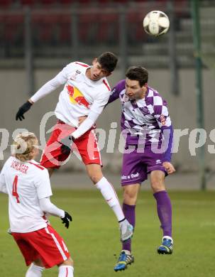 Fussball Sky go Erste Liga. SK Austria Klagenfurt gegen FC Liefering.  Bernd Kager, (Klagenfurt), Luan Leite Da Silva  (Liefering). Klagenfurt, am 27.11.2015.
Foto: Kuess
---
pressefotos, pressefotografie, kuess, qs, qspictures, sport, bild, bilder, bilddatenbank