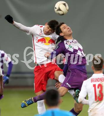 Fussball Sky go Erste Liga. SK Austria Klagenfurt gegen FC Liefering.  Bernd Kager, (Klagenfurt), Luan Leite Da Silva (Liefering). Klagenfurt, am 27.11.2015.
Foto: Kuess
---
pressefotos, pressefotografie, kuess, qs, qspictures, sport, bild, bilder, bilddatenbank