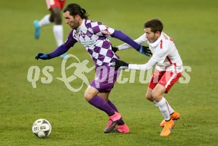 Fussball Sky go Erste Liga. SK Austria Klagenfurt gegen FC Liefering.  Sandro Zakany,  (Klagenfurt), Alexander Joppich (Liefering). Klagenfurt, am 27.11.2015.
Foto: Kuess
---
pressefotos, pressefotografie, kuess, qs, qspictures, sport, bild, bilder, bilddatenbank