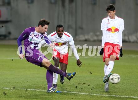 Fussball Sky go Erste Liga. SK Austria Klagenfurt gegen FC Liefering.  Bernd Kager, (Klagenfurt), Dimitri Joseph Oberlin  (Liefering). Klagenfurt, am 27.11.2015.
Foto: Kuess
---
pressefotos, pressefotografie, kuess, qs, qspictures, sport, bild, bilder, bilddatenbank