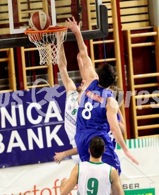 Basketball 2. Bundesliga 2015/16 Grunddurchgang 10.Runde. KOS Celovec gegen Timberwolves. Jakob Strazar (KOS), Matthias Kutschera (Timberwolves). Klagenfurt, am 28.11.2015.
Foto: Kuess
---
pressefotos, pressefotografie, kuess, qs, qspictures, sport, bild, bilder, bilddatenbank