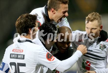 Fussball tipico Bundesliga. RZ Pellets WAC gegen FC Admira Wacker Moedling. Torjubel De Oliveira Silvio Carlos, Ynclan Pajares Jacobo Maria, Peter Tschernegg, Christoph Rabitsch, Joachim Standfest (WAC). Wolfsberg, am 7.11.2015.
Foto: Kuess
---
pressefotos, pressefotografie, kuess, qs, qspictures, sport, bild, bilder, bilddatenbank