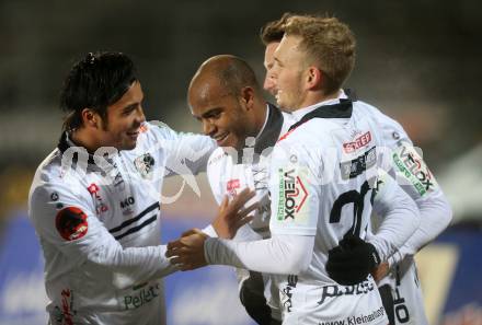 Fussball tipico Bundesliga. RZ Pellets WAC gegen FC Admira Wacker Moedling. Torjubel De Oliveira Silvio Carlos, Stephan Palla,  Christoph Rabitsch,  (WAC). Wolfsberg, am 7.11.2015.
Foto: Kuess
---
pressefotos, pressefotografie, kuess, qs, qspictures, sport, bild, bilder, bilddatenbank