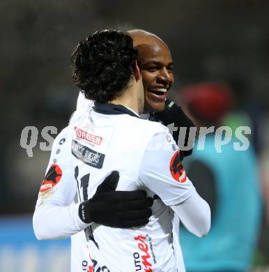 Fussball tipico Bundesliga. RZ Pellets WAC gegen FC Admira Wacker Moedling. Torjubel De Oliveira Silvio Carlos, Ynclan Pajares Jacobo Maria (WAC). Wolfsberg, am 7.11.2015.
Foto: Kuess
---
pressefotos, pressefotografie, kuess, qs, qspictures, sport, bild, bilder, bilddatenbank