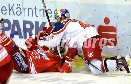 EBEL. Eishockey Bundesliga. KAC gegen 	EC Red Bull Salzburg. Thomas Poeck,  (KAC), Andreas Kristler (Salzburg). Klagenfurt, am 29.11.2015.
Foto: Kuess

---
pressefotos, pressefotografie, kuess, qs, qspictures, sport, bild, bilder, bilddatenbank