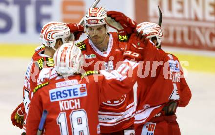 EBEL. Eishockey Bundesliga. KAC gegen 	EC Red Bull Salzburg. Torjubel Jean Francois Jacques, Jason Desantis, Thomas Koch, Jamie Lundmark (KAC). Klagenfurt, am 29.11.2015.
Foto: Kuess

---
pressefotos, pressefotografie, kuess, qs, qspictures, sport, bild, bilder, bilddatenbank