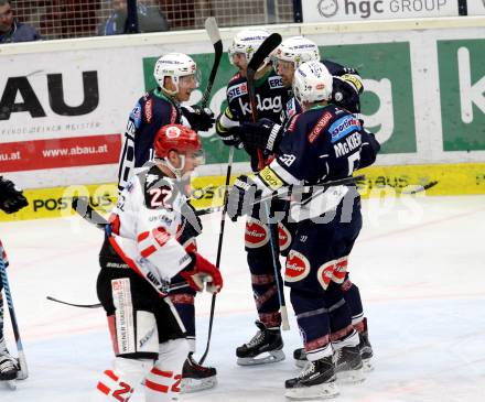 EBEL. Eishockey Bundesliga. EC VSV gegen HC TWK Innsbruck.	 .  Torjubel Miha Verlic, Rick Schofield, Leiler Valentin (VSV). Villach, am 29.11.2015.
Foto: Kuess 


---
pressefotos, pressefotografie, kuess, qs, qspictures, sport, bild, bilder, bilddatenbank