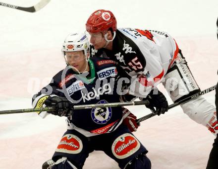 EBEL. Eishockey Bundesliga. EC VSV gegen HC TWK Innsbruck.	 .  Dustin Johner (VSV), SCHULLER David (Innsbruck). Villach, am 29.11.2015.
Foto: Kuess 


---
pressefotos, pressefotografie, kuess, qs, qspictures, sport, bild, bilder, bilddatenbank