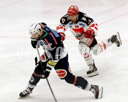 EBEL. Eishockey Bundesliga. EC VSV gegen HC TWK Innsbruck.	 .  Ziga Pance,  (VSV), Tyler Spurgeon (Innsbruck). Villach, am 29.11.2015.
Foto: Kuess 


---
pressefotos, pressefotografie, kuess, qs, qspictures, sport, bild, bilder, bilddatenbank