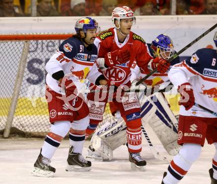 EBEL. Eishockey Bundesliga. KAC gegen 	EC Red Bull Salzburg. Stefan Geier,  (KAC), Dominique Heinrich (Salzburg). Klagenfurt, am 29.11.2015.
Foto: Kuess

---
pressefotos, pressefotografie, kuess, qs, qspictures, sport, bild, bilder, bilddatenbank