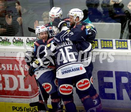 EBEL. Eishockey Bundesliga. EC VSV gegen HC TWK Innsbruck.	 .  Torjubel (VSV). Villach, am 29.11.2015.
Foto: Kuess 


---
pressefotos, pressefotografie, kuess, qs, qspictures, sport, bild, bilder, bilddatenbank