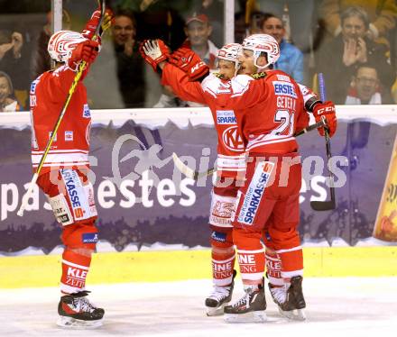 EBEL. Eishockey Bundesliga. KAC gegen 	EC Red Bull Salzburg. Torjubel Manuel Geier, Thomas Koch (KAC). Klagenfurt, am 29.11.2015.
Foto: Kuess

---
pressefotos, pressefotografie, kuess, qs, qspictures, sport, bild, bilder, bilddatenbank