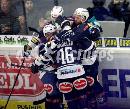 EBEL. Eishockey Bundesliga. EC VSV gegen HC TWK Innsbruck.	 .  Torjubel (VSV). Villach, am 29.11.2015.
Foto: Kuess 


---
pressefotos, pressefotografie, kuess, qs, qspictures, sport, bild, bilder, bilddatenbank