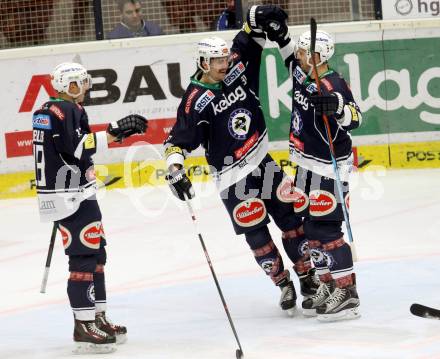 EBEL. Eishockey Bundesliga. EC VSV gegen HC TWK Innsbruck.	 .  Torjubel Miha Verlic, Rick Schofield, Leiler Valentin (VSV). Villach, am 29.11.2015.
Foto: Kuess 


---
pressefotos, pressefotografie, kuess, qs, qspictures, sport, bild, bilder, bilddatenbank