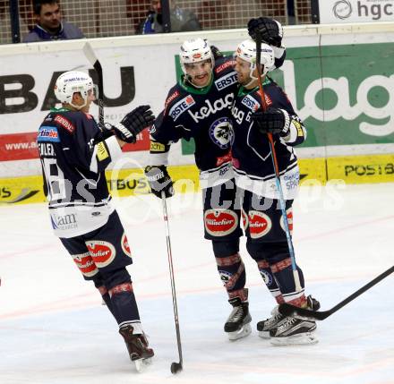 EBEL. Eishockey Bundesliga. EC VSV gegen HC TWK Innsbruck.	 .  Torjubel Miha Verlic, Rick Schofield, Leiler Valentin (VSV). Villach, am 29.11.2015.
Foto: Kuess 


---
pressefotos, pressefotografie, kuess, qs, qspictures, sport, bild, bilder, bilddatenbank