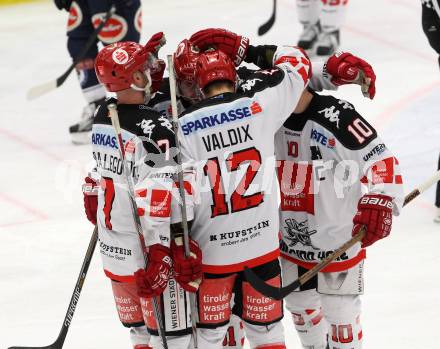 EBEL. Eishockey Bundesliga. EC VSV gegen HC TWK Innsbruck.	 .  Torjubel (Innsbruck). Villach, am 29.11.2015.
Foto: Kuess 


---
pressefotos, pressefotografie, kuess, qs, qspictures, sport, bild, bilder, bilddatenbank